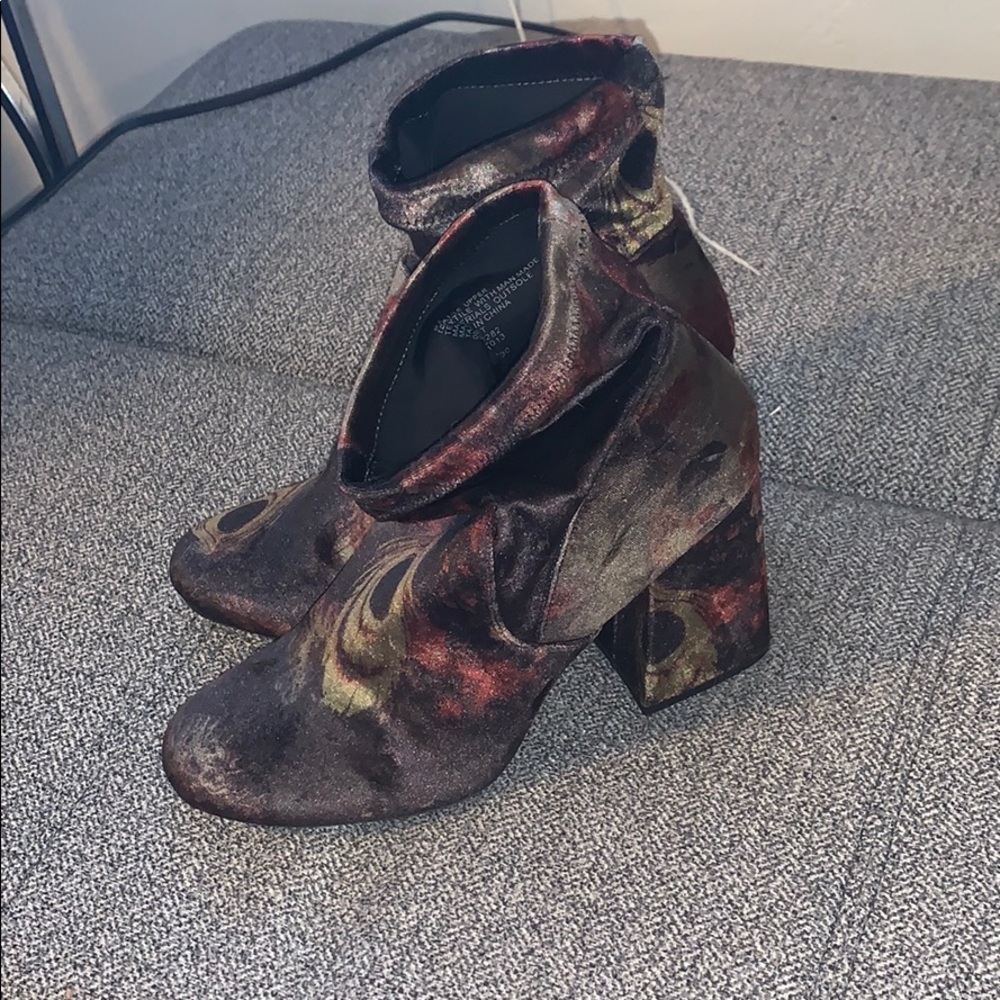 Patterned booties